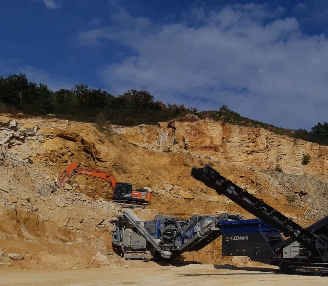 concasseur-1-vue-sur-carrieres-d-engins-en-action