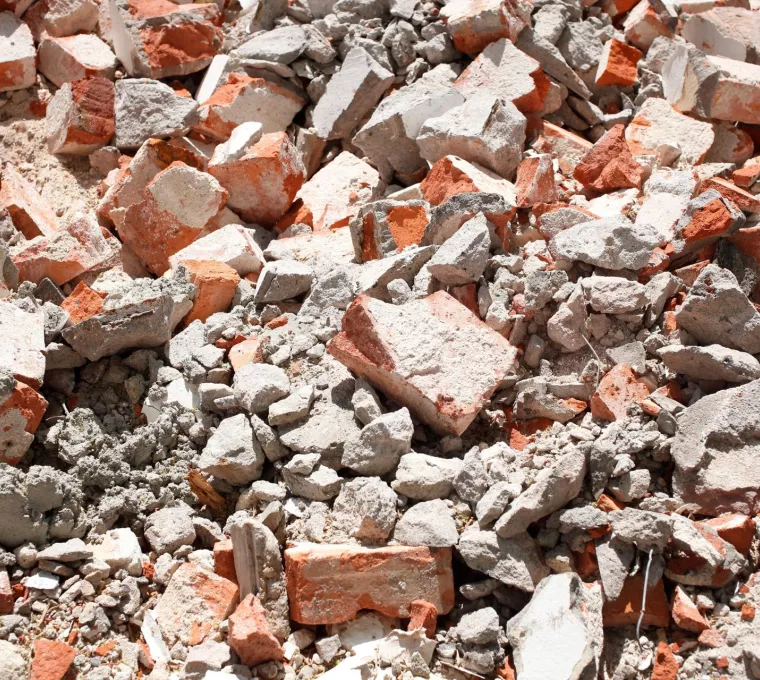Mélanges bétons, briques, tuiles céramiques