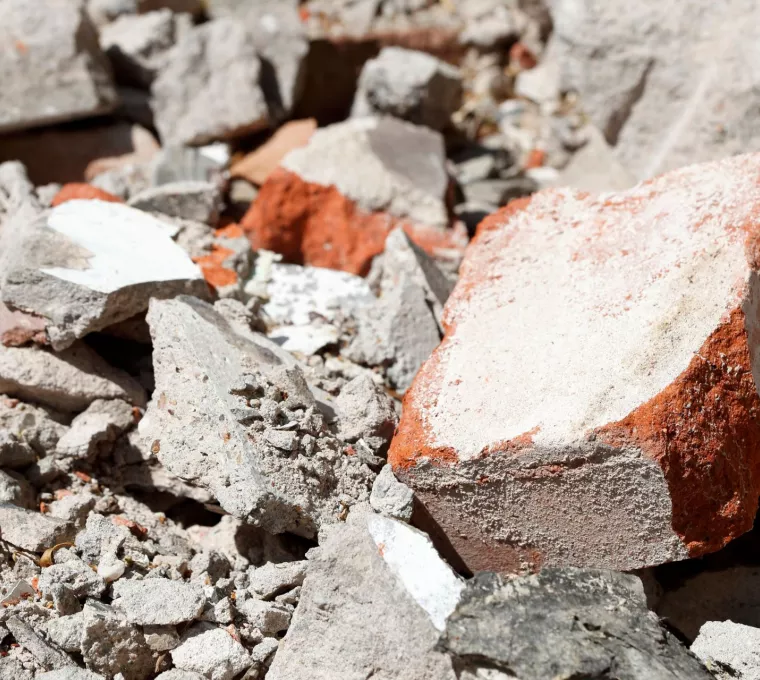 Mélanges bétons, briques, tuiles céramiques